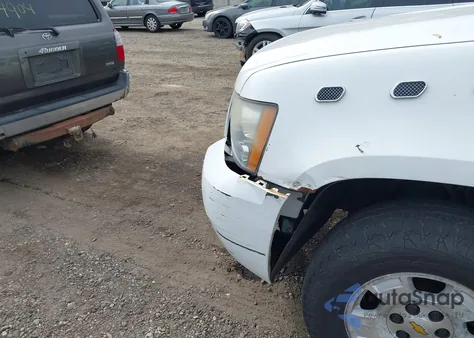 2010 Chevrolet Suburban 1500 Lt1 from USA, damaged, VIN 1GNUKJE31AR158534